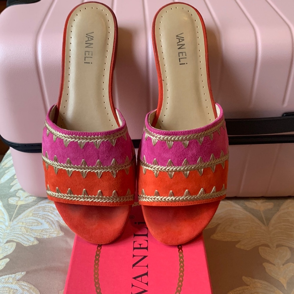 Vaneli Suede beautiful sandals /slides, poppy/ fuchsia size 10